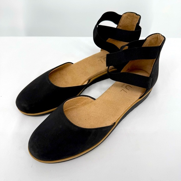 SOUL Naturalizer Shoes - SOUL Naturalizer Intro Flat in a size 9 Black Closed Toe Sandal Comfort